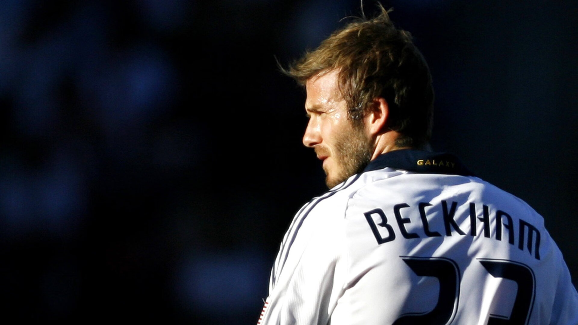 “英超榜首大战一触即发，谁能问鼎冠军？”，英超第一