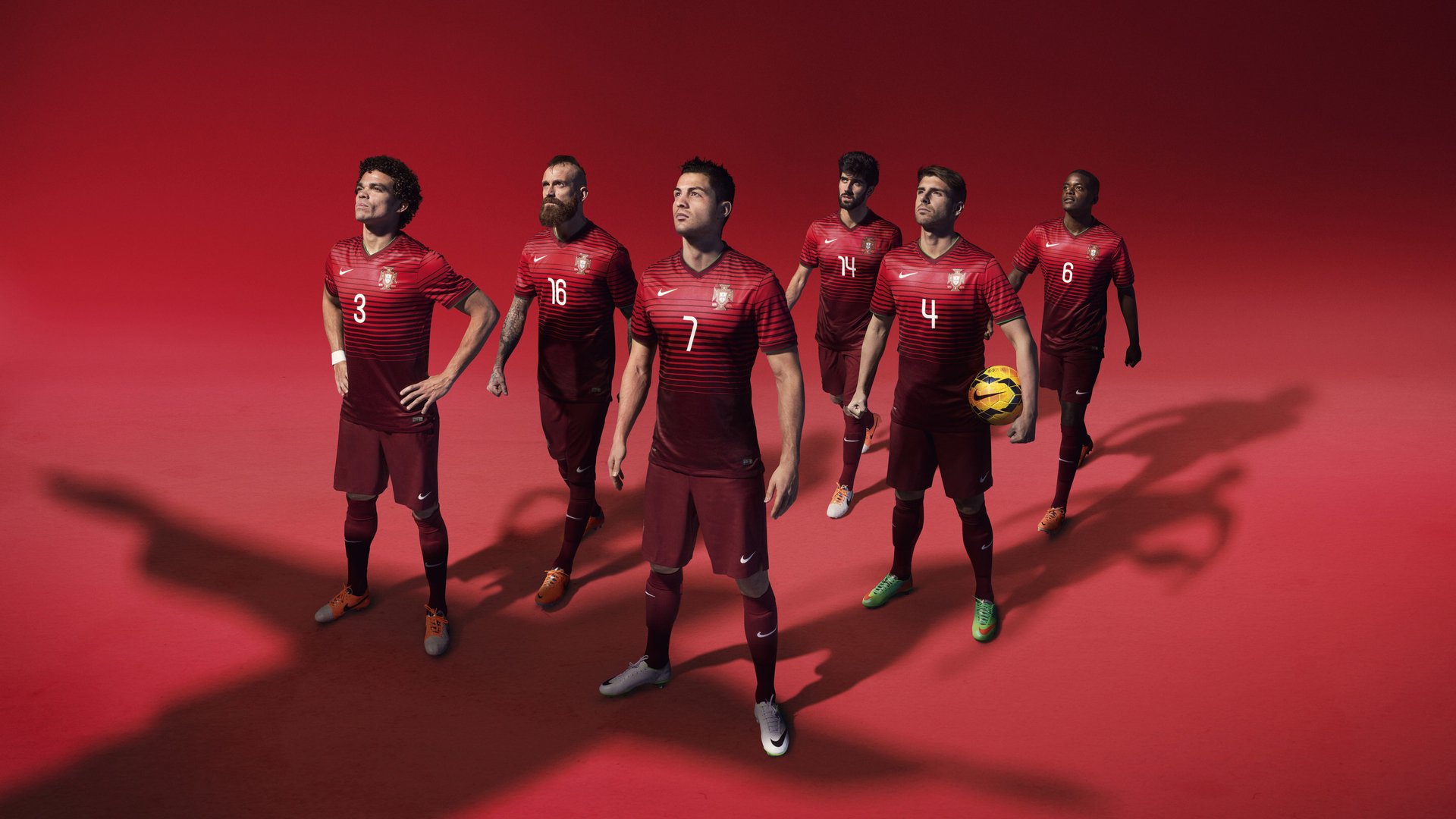 “足球志愿者服务队伍火焰熊熊，助力赛事顺利进行”，足球比赛志愿者需要干什么